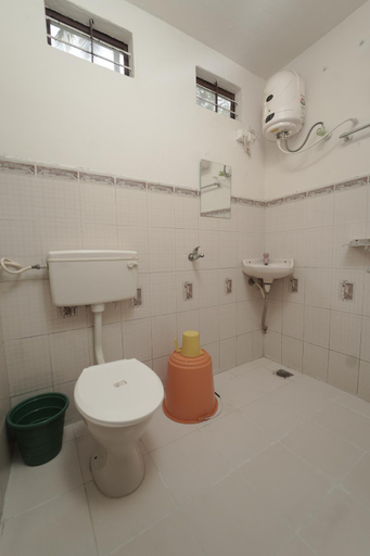 Bathroom 3, Jungle Paradise Farm and Guest House, The Nilgiris