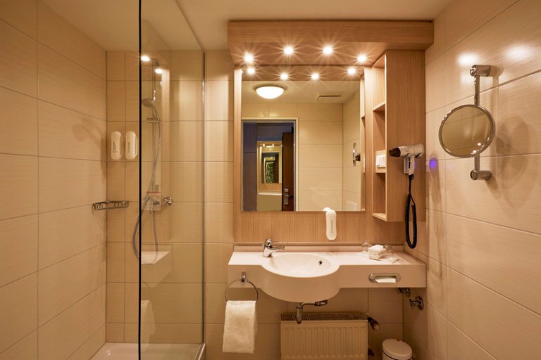 Bedroom 3, H+ Hotel Stade Herzog Widukind, Stade