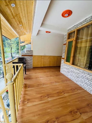 Others 5, THE MASSIF STAY, Kullu