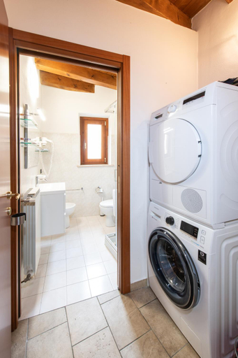 Bathroom 4, Brennero Apartments, Verona