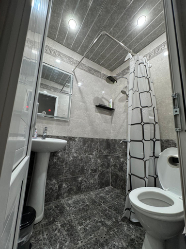 Bathroom 3, Madoyans Rest House