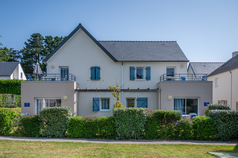 Exterior & Views