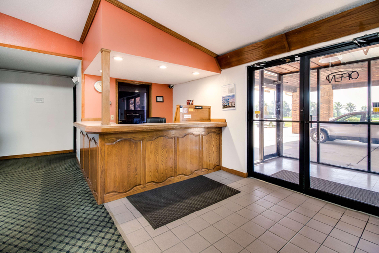 Public Area 2, Motel 6 Marion, IL, Williamson
