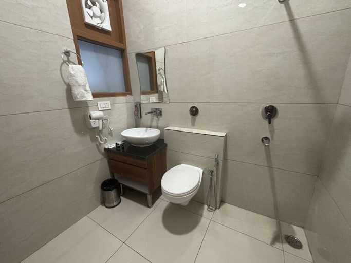 Bathroom 5, The Ambience Hotel, Sahibzada Ajit Singh Nagar