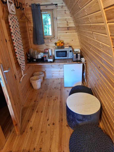 Others 5, Log cabin