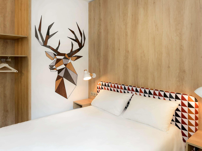 Bedroom 2, ibis Styles Caen Centre Paul Doumer, Calvados