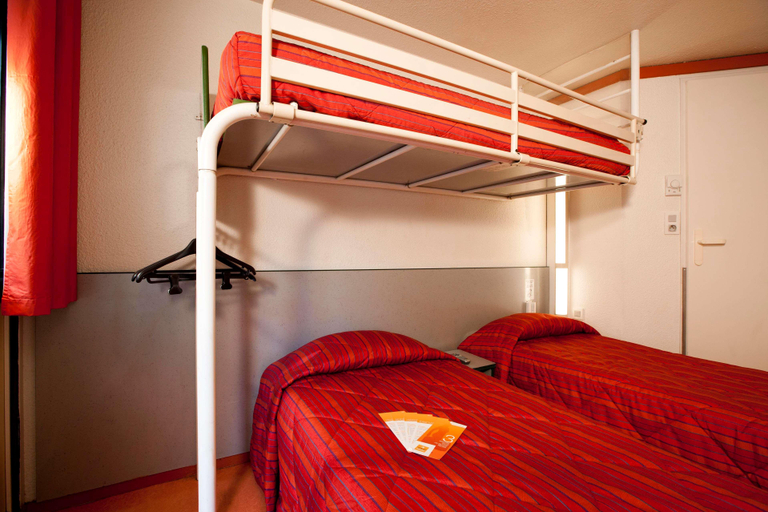 Bedroom 2, Premiere Classe Evreux, Eure