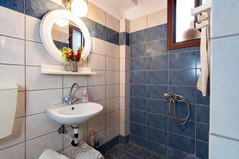 Bathroom 2, Cretan Magnolia Gem - Smari Cozy Getaway, Crete