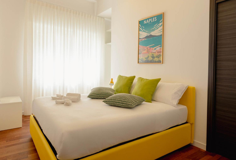 Others 4, B&B Interno 5, Napoli