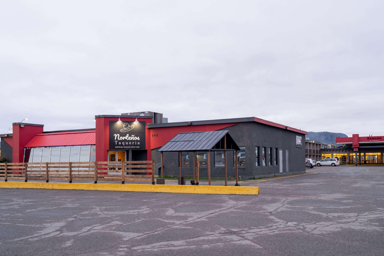 Food & Drinks 2, Ramada by Wyndham Thunder Bay Airline Hotel, Thunder Bay