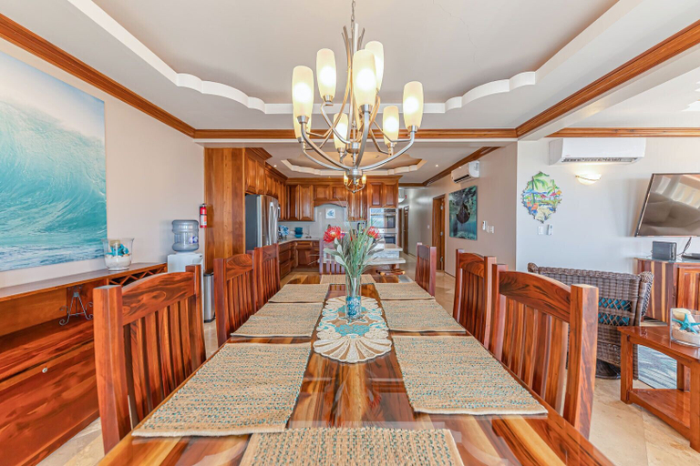 Food & Drinks, Hol Chan Ocean Front Residences