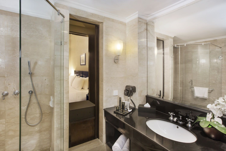 Bathroom 5, Royal Kuningan Hotel, South Jakarta