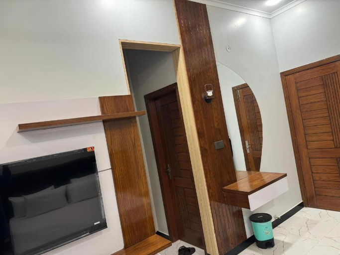 Others 5, Gulshan Guest House, Karachi