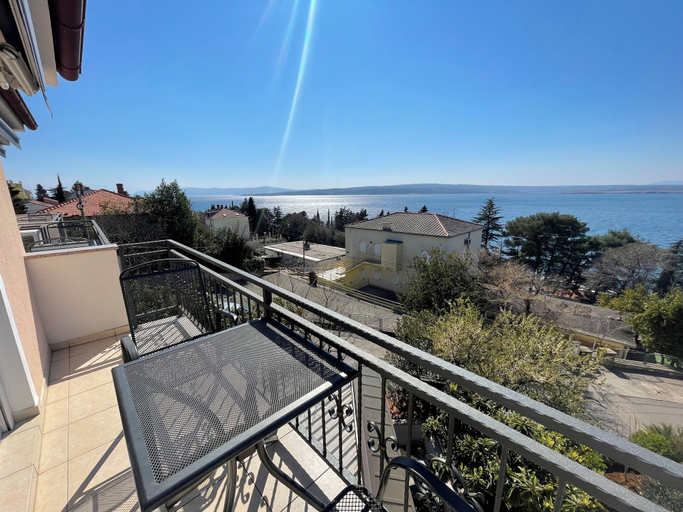 Others 4, Soba Kira 6, Crikvenica