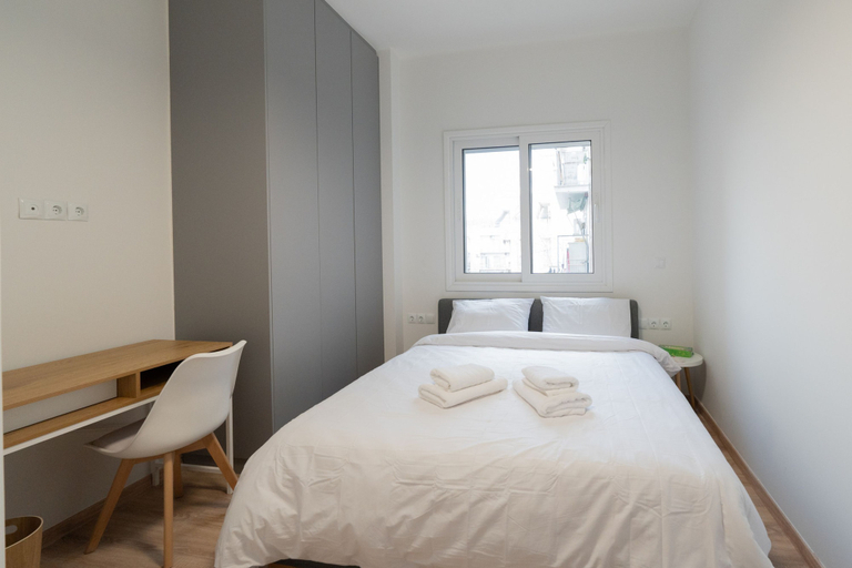 Room 2, LIV - Luminous Spacious Apartment in Pagrati, Attica