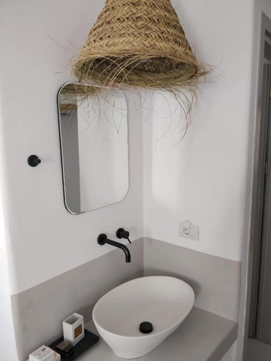 Bathroom 5, Psathaki, South Aegean