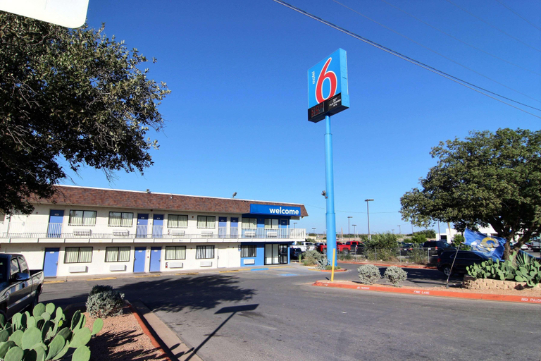 Exterior & Views 2, Motel 6 San Angelo, TX, Tom Green