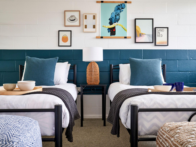Bedroom 2, Peterborough House & Motel, Moyne - South