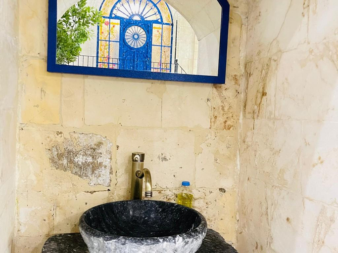 Bathroom, Kasr-i Nefes, Merkez