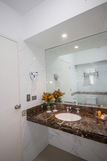 Bathroom 4, Hotel Britania Crystal, Lima
