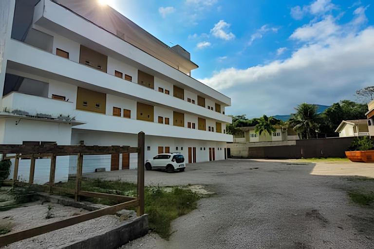 Others 5, Suites privativas com Ar, Frigobar e TV - apenas 300m da Praia da Maranduba, Ubatuba
