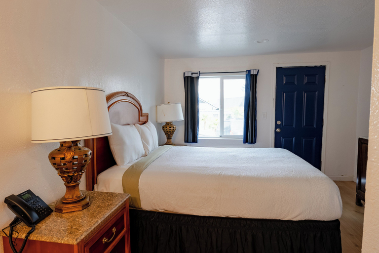 Bedroom 5, Horseshoe inn, Multnomah