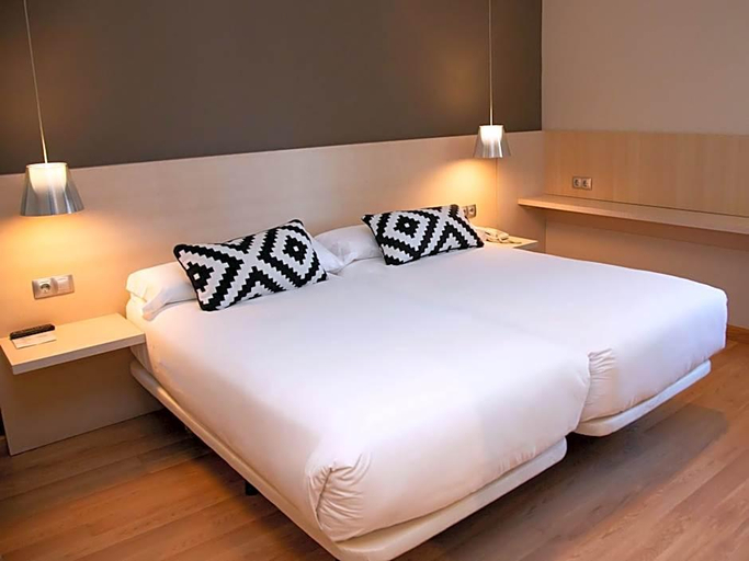 Bedroom 2, Hotel Restaurante Cadosa, Soria