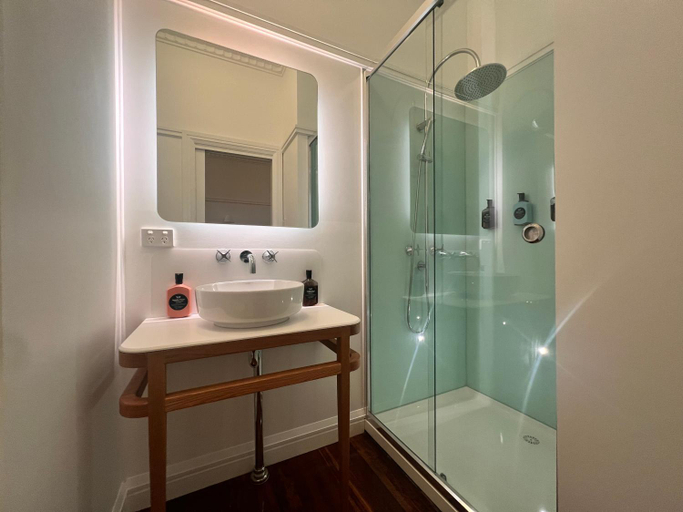 Bathroom 3, Floriana Boutique Hotel, Cairns