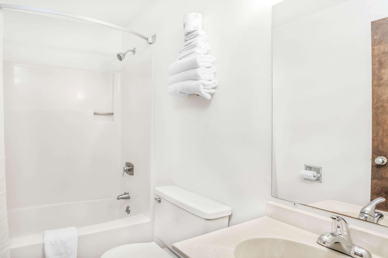 Bathroom 4, Super 8 by Wyndham Montgomery Maybrook, Orange