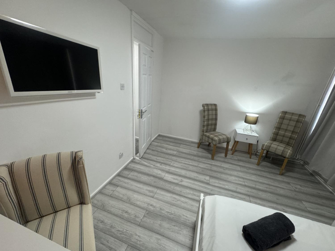 Others 5, TOTTENHAM VELVET Suites, London