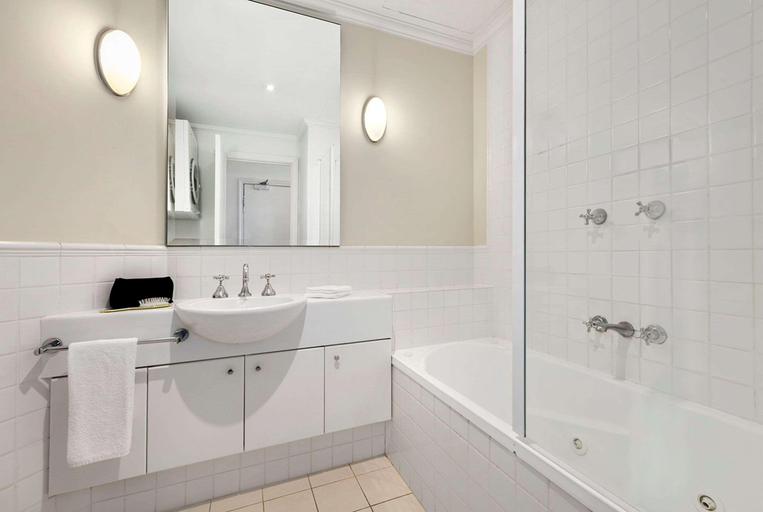 Bathroom 5, Comfort Apartments Melbourne Central, Melbourne