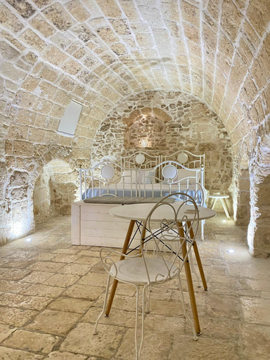 Others 5, Pietrabianca Suite, Bari