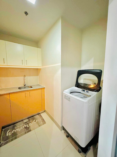 Others 5, Uptown Parksuites BGC with Balcony, Taguig