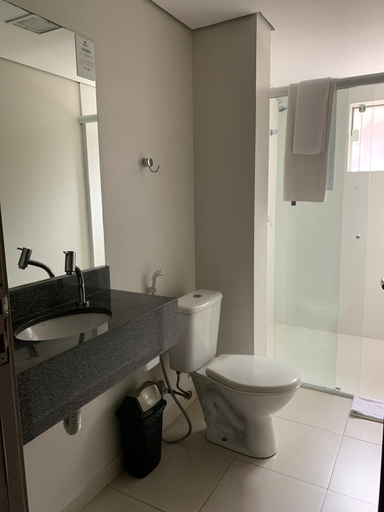 Bathroom 4, Hotel Valerim Itajai / Navegantes, Itajaí