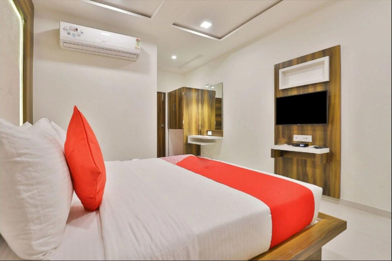 Bedroom 5, Hotel Landmark, Ahmadabad