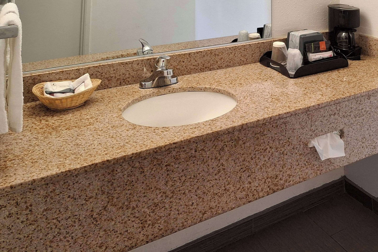 Bathroom 4, Rodeway Inn Alameda-Oakland, Alameda