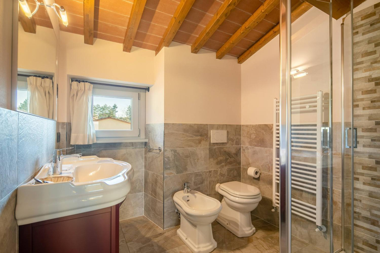 Bathroom 3, Beautiful villa with private lawn, pool and luxury SPA by VacaVilla, Arezzo