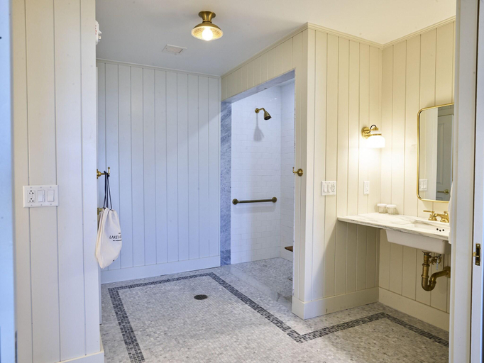 Bathroom 5, The Lake House On Canandaigua, Ontario