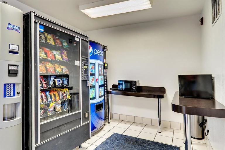 Food & Drinks, Motel 6 Baltimore BWI, Baltimore