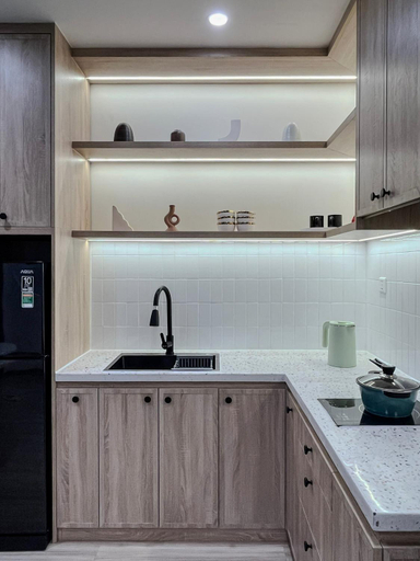 2, 2BR Vinhomes Apartment Swimming pool & villa view, Gia Lâm