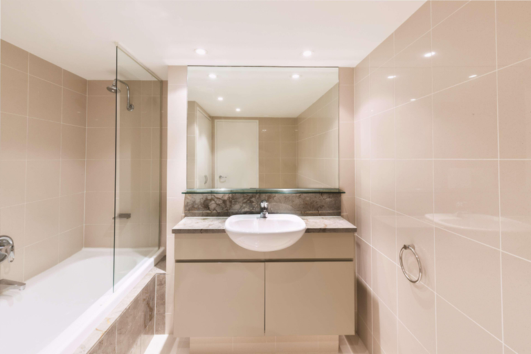 Bedroom 5, Adina Sydney Darling Harbour, Sydney