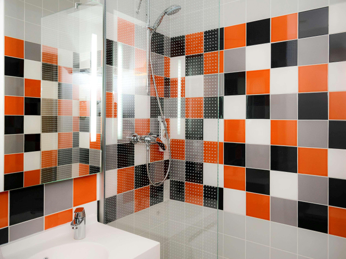 Bathroom 4, ibis Styles Caen Centre Paul Doumer, Calvados