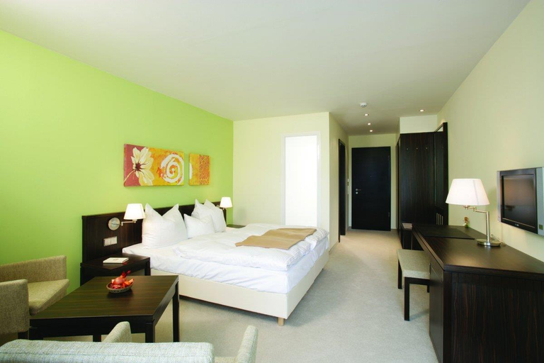 Bedroom 3, Heide Spa Hotel & Resort, Nordsachsen