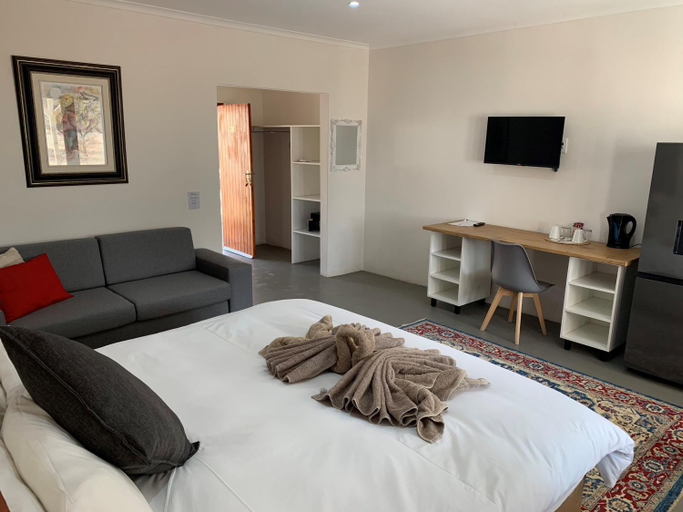 Bedroom, Otjibamba Lodge, Otjiwarongo
