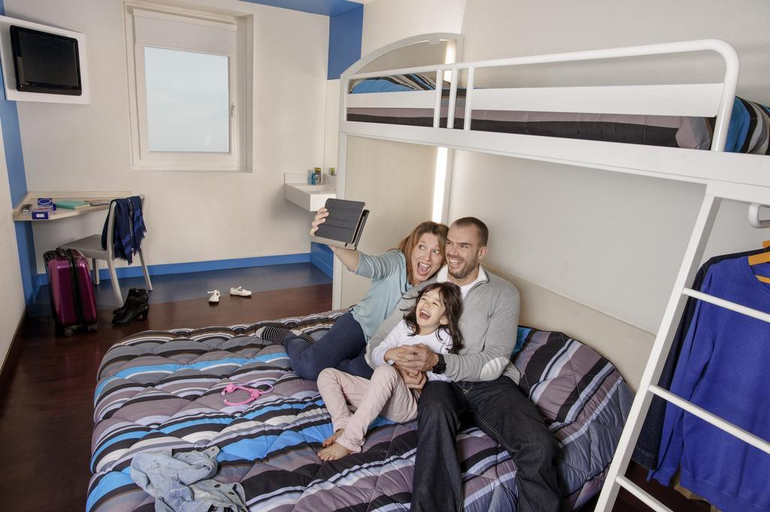 Bedroom 3, HotelF1 Evry A6, Essonne