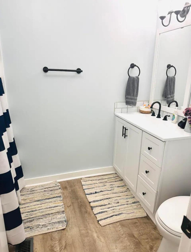 Bathroom 2, Cici's Guest House, Jones