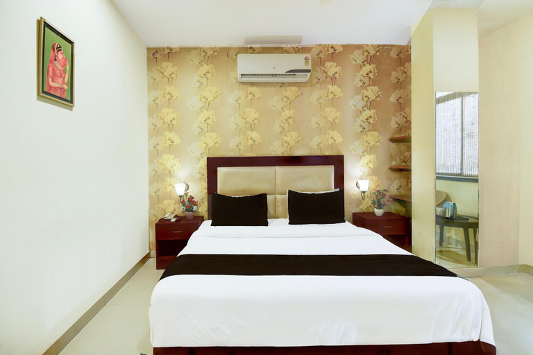 Room 4, Luxury Stays With Pool Near Akshardham Temple, Jaipur