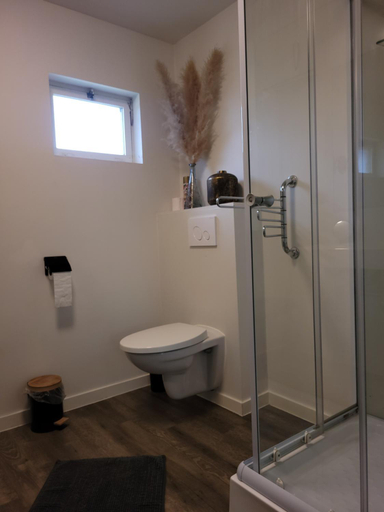 Bathroom 2, Rustig gelegen chalet Kapeki met tuin aan het water, Antwerpen