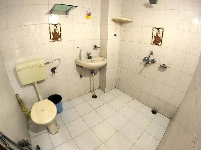 Bathroom 5, ELtravo Hostel - Udaipur, Udaipur
