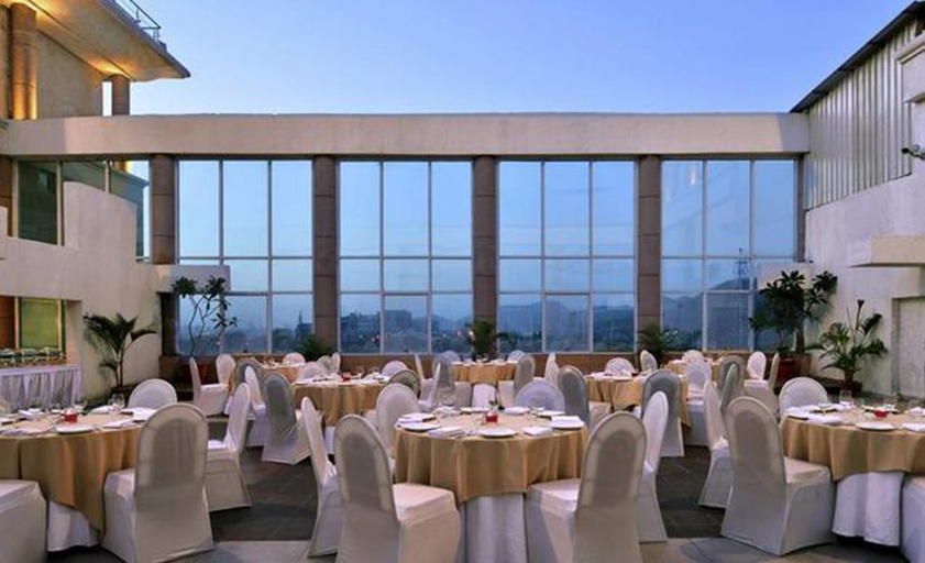 Food & Drinks 4, Majestic Court Sarovar Portico, Thane